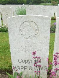 Etaples Military Cemetery - Davis, Albert Edward